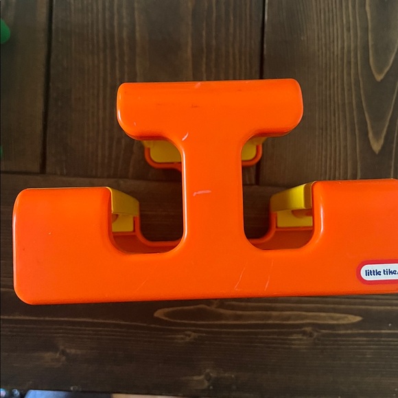 Little Tikes Yellow and Orange play picnic table - Picture 2 of 2